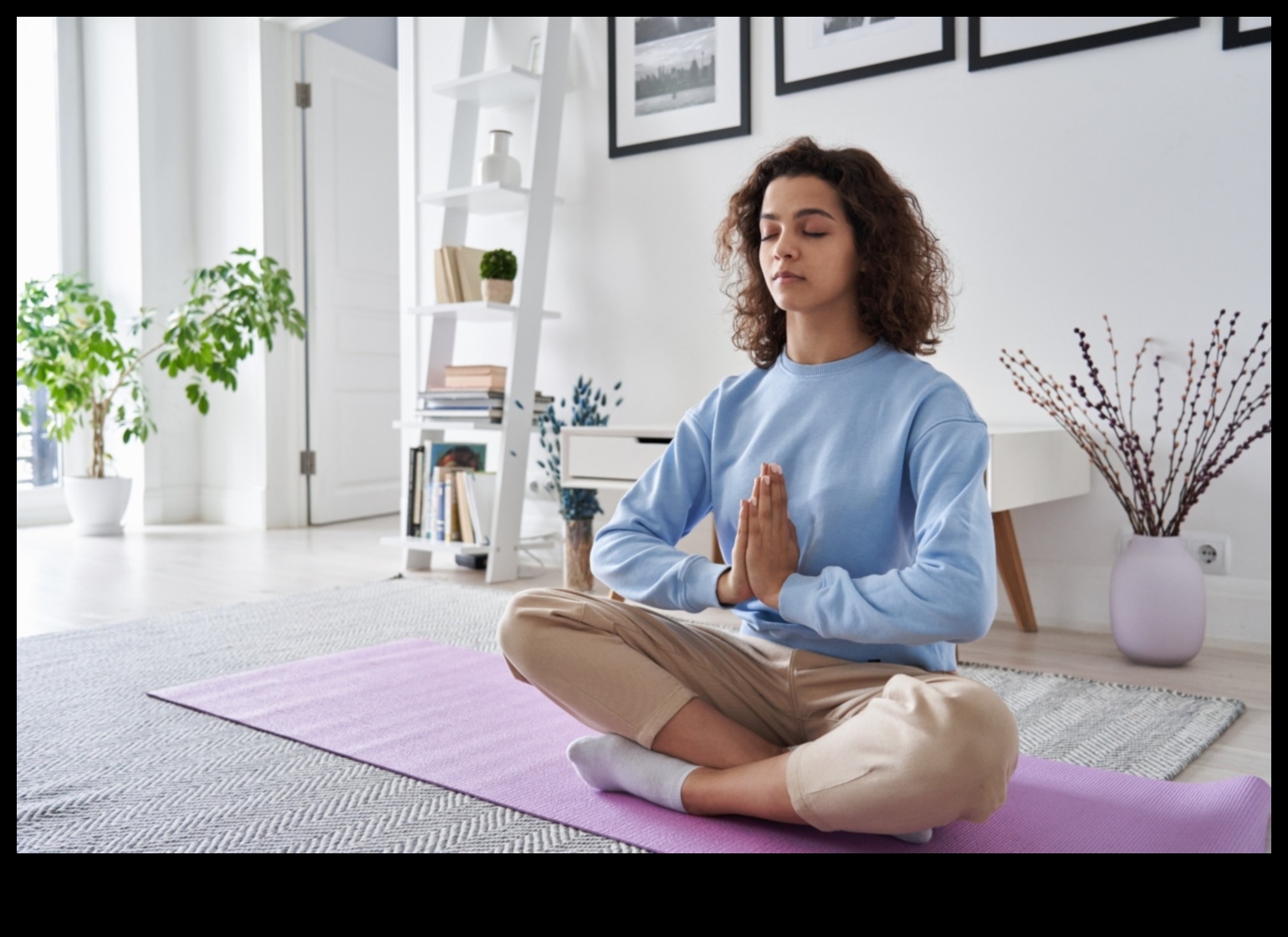 Ridică-ți mintea 7 moduri în care meditația îți poate îmbunătăți viața 3 Elevați-vă mintea: explorarea rezultatelor pozitive ale meditației